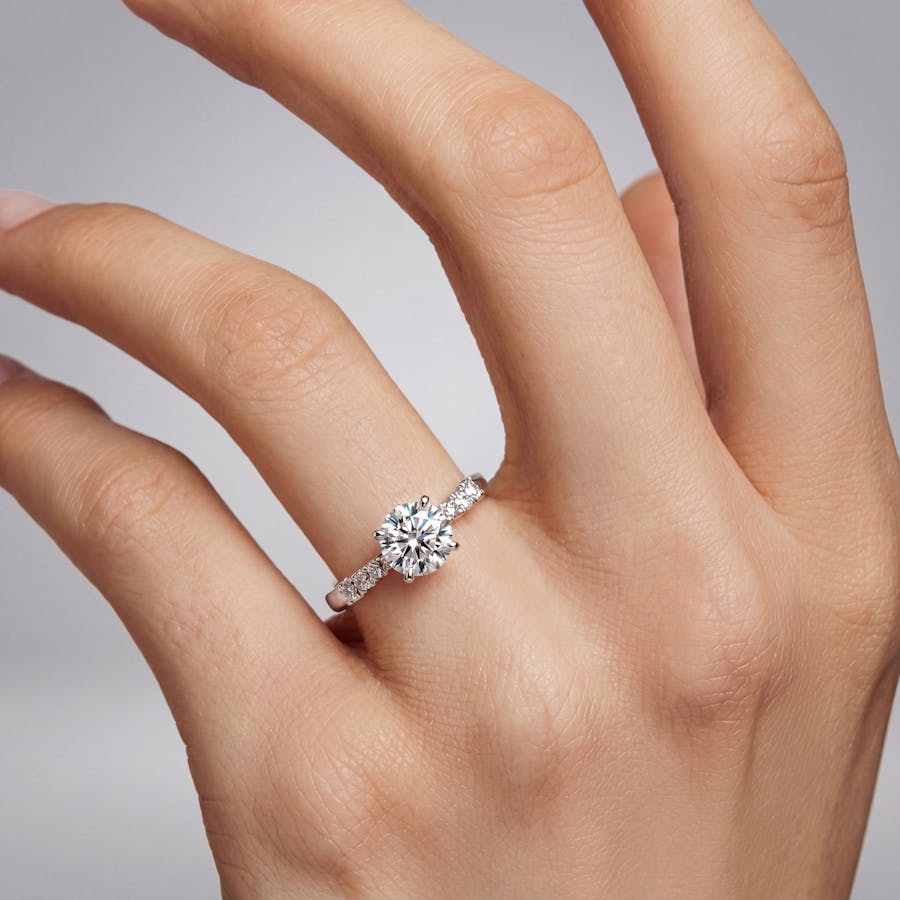 Capri prong set hand WG