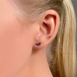 Lune black ear portrait