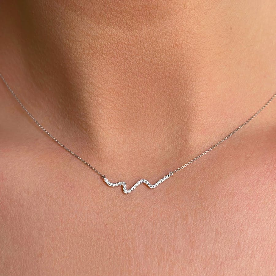 Onda collier portait