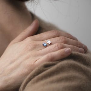 Twist blue on model