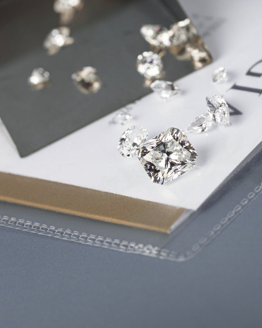 Info Card Certified Diamonds White