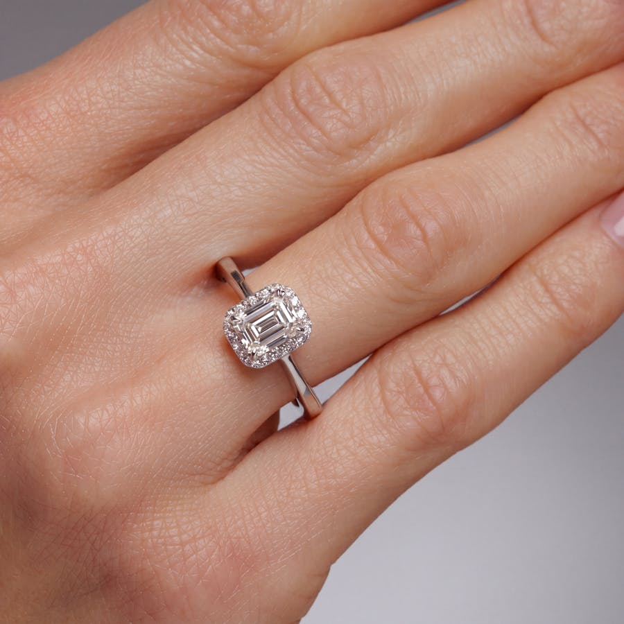 Rome crown pavé emerald hand WG