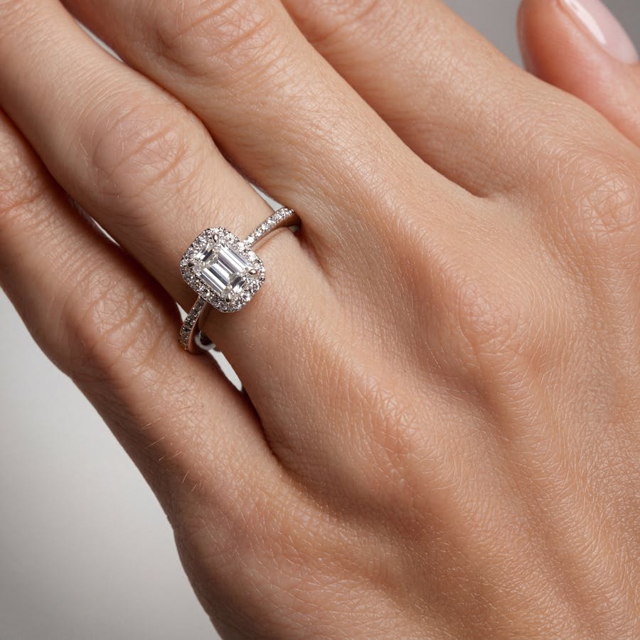 Rome full pavé emerald hand WG