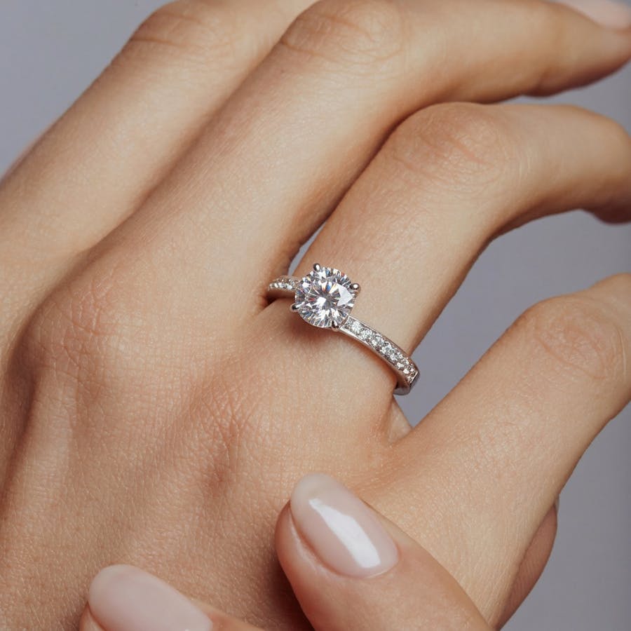 Santorini pavé round hand WG