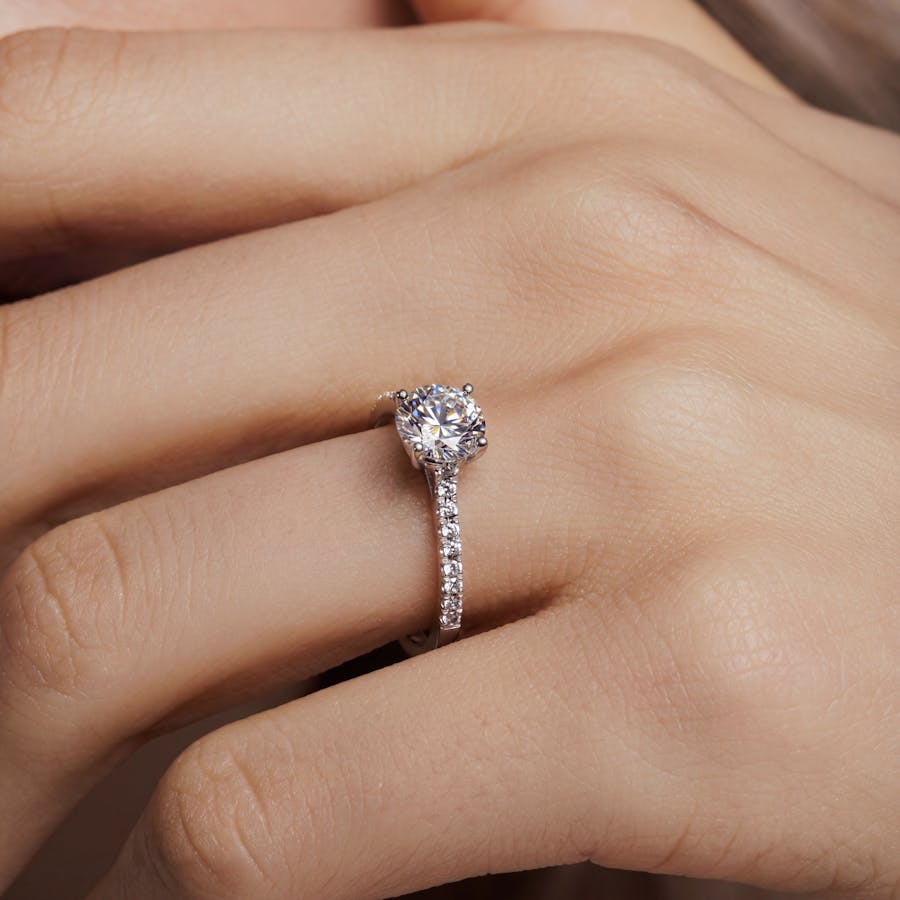 Stack pavé round hand alone WG