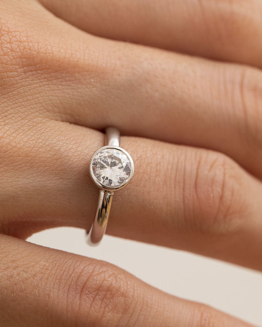 Oval Diamond Simple Engagement Ring, Elegant, Minimal, Beautiful