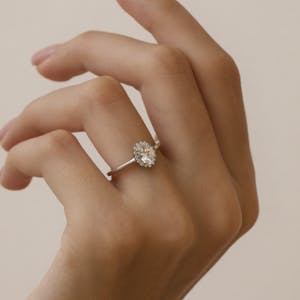Venice crown pave oval 3